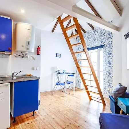 Alfama I, Eco-penthouse With View & French Balcony Апартаменты *