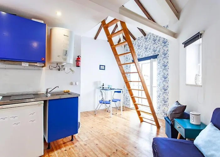 Alfama I, Eco-penthouse With View & French Balcony 公寓 *